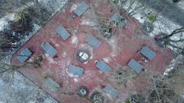 겨울에는 공중 테니스 경기장의 야외 운동장 — 비디오