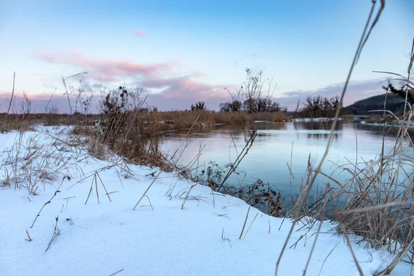 Cold River Winter Snowy Coast Close Scenic Colorful Clouds Reflection —  Fotos de Stock