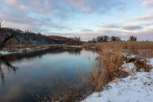 Winter View Cold River Scenic Purple Clouds Reflection Mirror Water —  Fotos de Stock