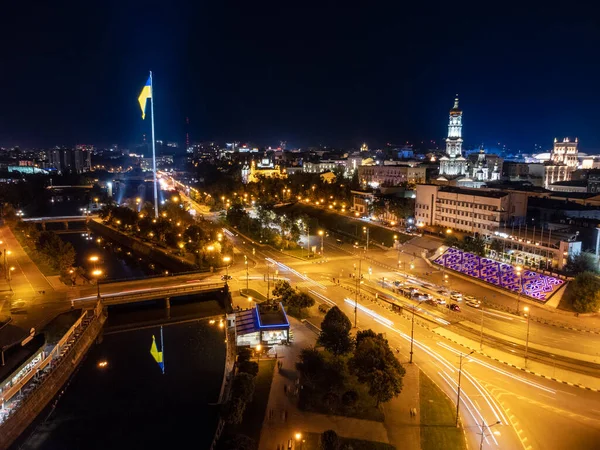 Drapeau Ukraine Sur Remblai Éclairé Rivière Avec Réflexion Nuit Vue — Photo