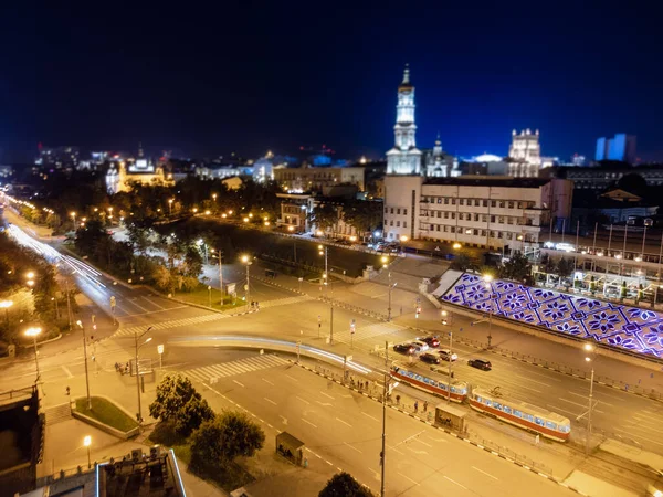 Calles Del Centro Ciudad Nocturna Con Tranvía Coches Que Conducen — Foto de Stock