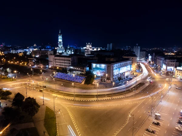 Gece Şehir Merkezinin Yol Ayrımında Uzun Pozlama Var Pavlivska Meydanı — Stok fotoğraf