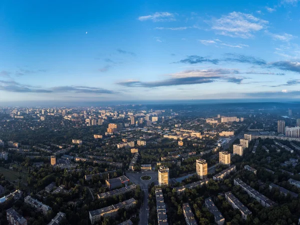 Tidig Morgon Stadsbild Panorama Utsikt Sommar Grön Stad Bostadsområde Med — Stockfoto
