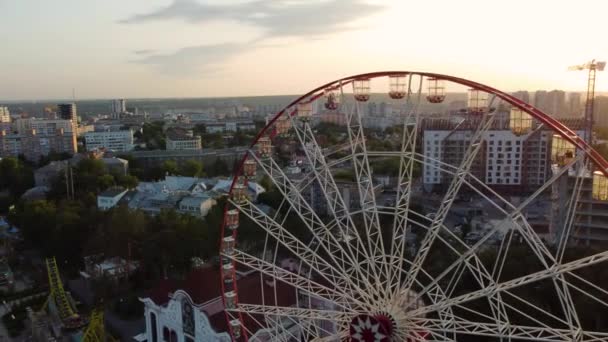 Ferris Wheel Spinning Aerial Top View Kharkiv City Center Amusement — 图库视频影像