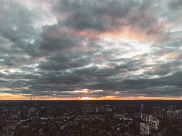 Luchtfoto Avond Dramatische Zonsondergang Kharkiv Stad Pavlove Pole District Woongebouwen — Stockfoto