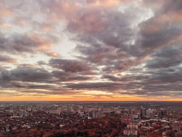 Vista Aérea Paisagem Urbana Pôr Sol Quente Outonal Kharkiv Cidade — Fotografia de Stock