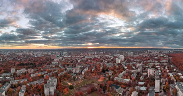 Luchtfoto Kleurrijke Herfstavond Panorama Uitzicht Kharkiv Stad Multistory Woongebouwen Straten — Stockfoto