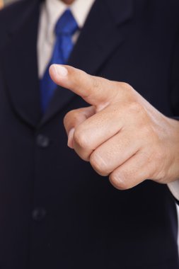 işadamı başparmak ileri gösterir