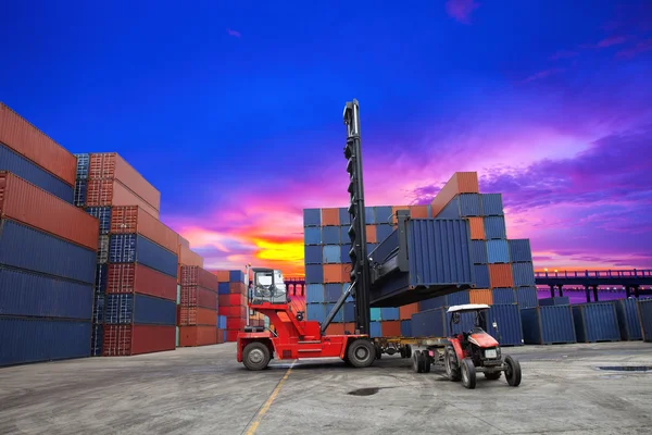 Recipienti nel porto di Laem Chabang — Foto Stock