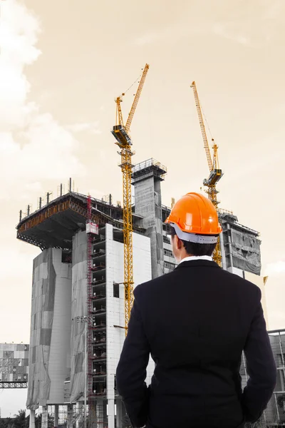 Ingeniero en fondo de construcción — Foto de Stock