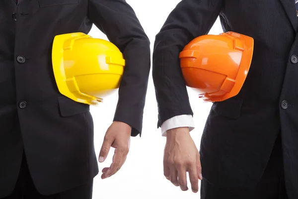 Bouw ingenieurs met helmen in hand — Stockfoto