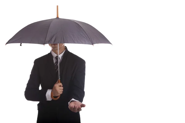 Empresário de pé sob um guarda-chuva preto — Fotografia de Stock