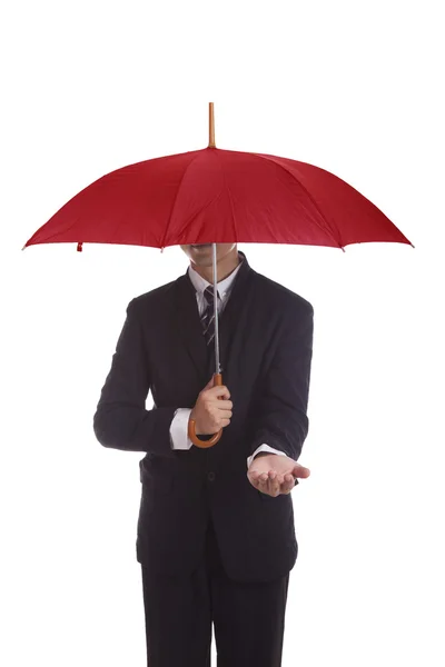 站在红色的伞下的商人 — 图库照片