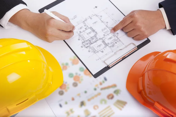 Construction engineers view project — Stock Photo, Image