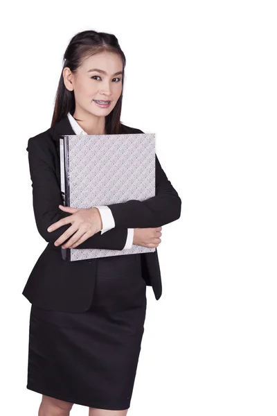 Mujer de negocios asiática sosteniendo una carpeta con documentos — Foto de Stock