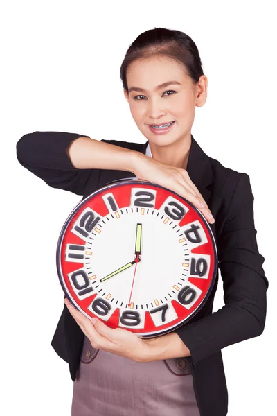 Sosteniendo un gran reloj rojo — Foto de Stock