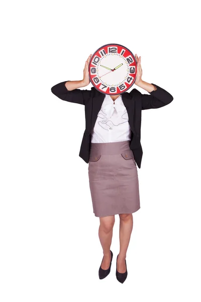 Femme tenant une grande horloge rouge — Photo