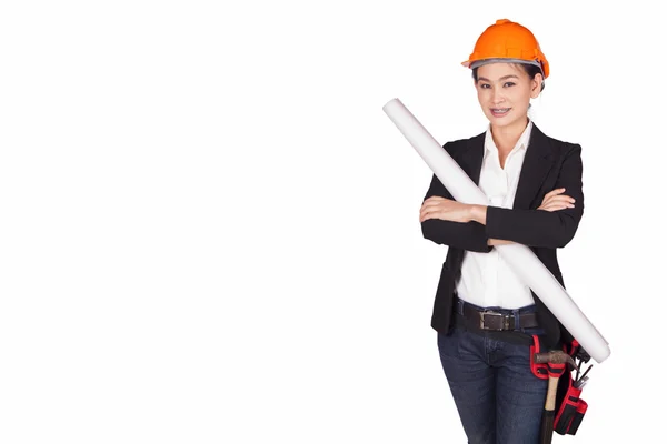 Ingeniera femenina con un casco naranja en la cabeza sosteniendo un plan de proyecto —  Fotos de Stock