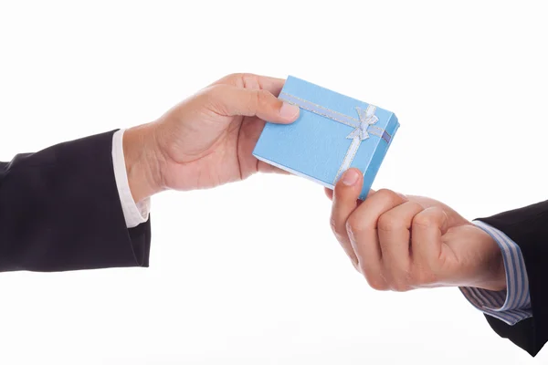 Business gifts.businessman giving a gift to another businessman — Stock Photo, Image