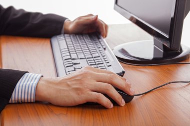 bir ofiste çalışan iş adamı