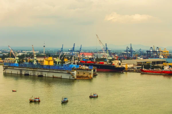 Доставка порту в Таїланді. — стокове фото