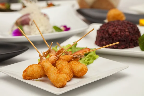 Bandeja de aperitivo Camarão frito — Fotografia de Stock