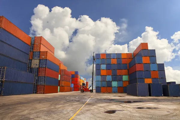 Containers in the port — Stock Photo, Image