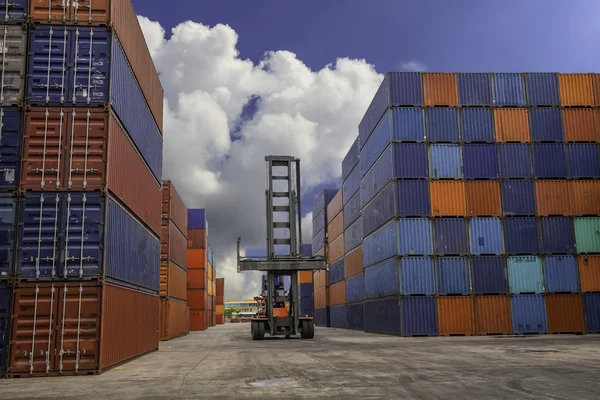 Containers in the port — Stock Photo, Image