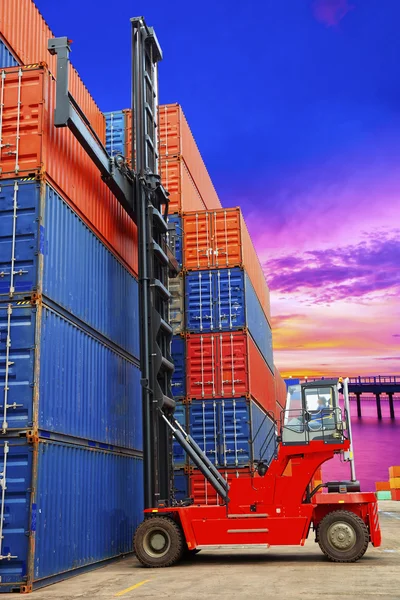 A kikötőben a konténerek — Stock Fotó
