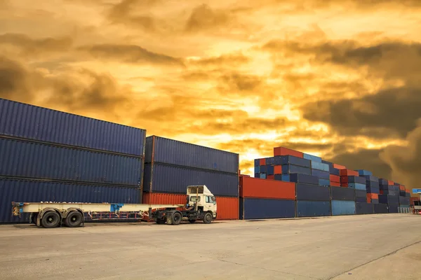 Containers in the port — Stock Photo, Image