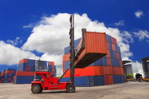 Containrar i hamnen — Stockfoto