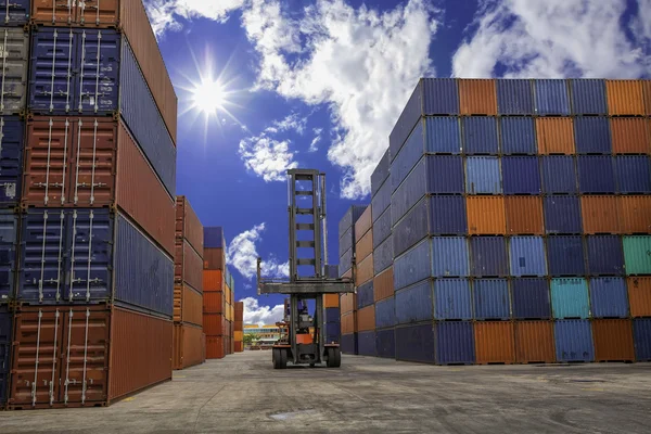 Containers in the port — Stock Photo, Image