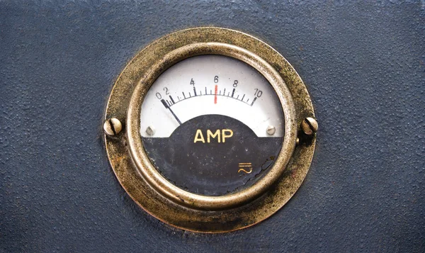 Närbild på en vintage gamla voltmeter — Stockfoto