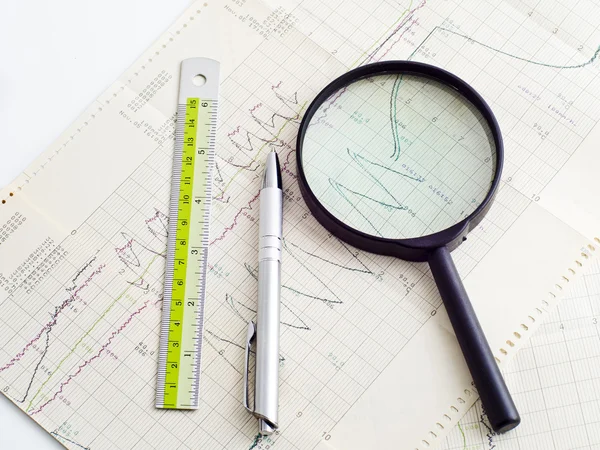 Glass pen and ruler on scientific graph to analysis the results — Stock Photo, Image