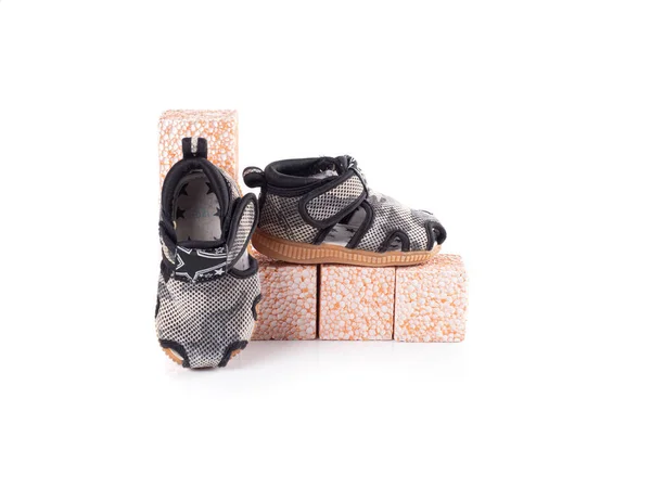 Zapatos Bebé Encantadores Sobre Fondo Blanco Con Cajas Decoración Prepararse — Foto de Stock