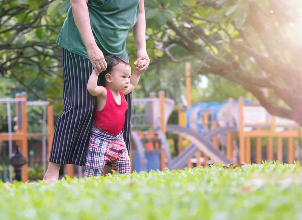 Närbild Skott Söt Asiatisk Baby Vackra Åtgärder Naturen Hälsovård Och — Stockfoto