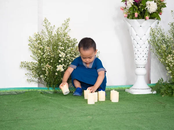 Bonito Criança Criança Linda Ação Jogando Algo Para Desenvolver Sua — Fotografia de Stock