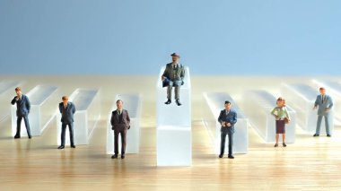 kavramsal işadamı figürleri, diğer işadamları arasında liderlik pozisyonunda duran, başarılı, başarılı, stratejik, planlama ve önleme.