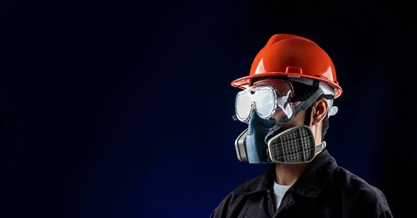 Mann Arbeiter Tragen Volle Schutzausrüstung Der Gefahrenatmosphäre Wie Chemischem Gas — Stockfoto