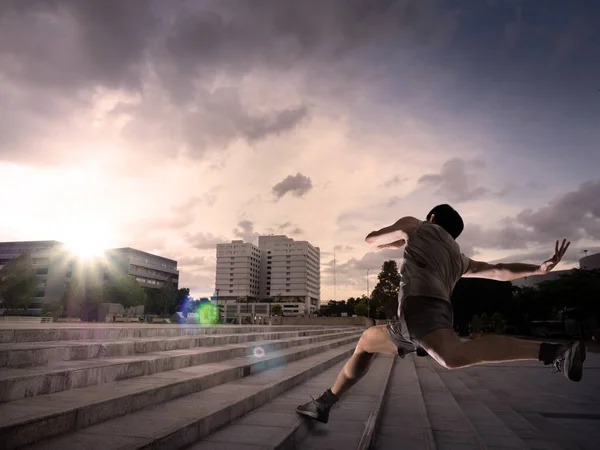 Homem Correndo Manhã Adiantada Backgroun Sol Parque — Fotografia de Stock