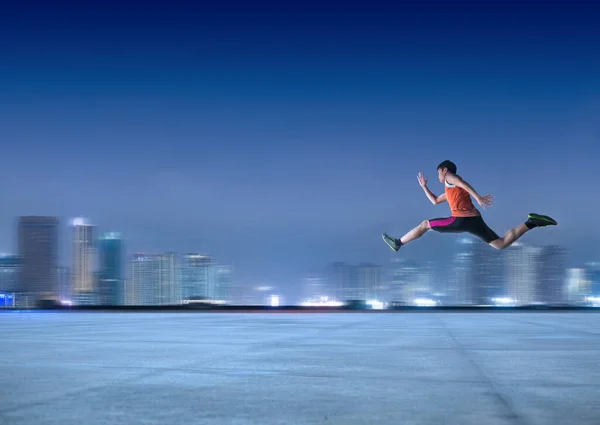 Ein Mann Als Athlet Hochgeschwindigkeitslauf Auf Dem Weg Zum Sonnenaufgang — Stockfoto