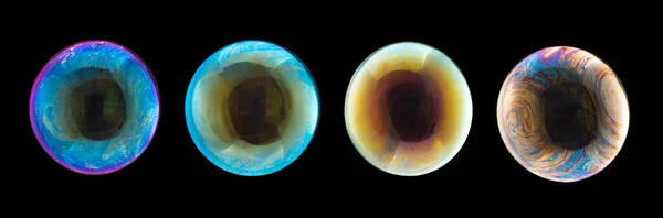 Бульбашка Супу Ізольована Блакитному Фоні Показує Відображення Його Круглої Поверхні — стокове фото