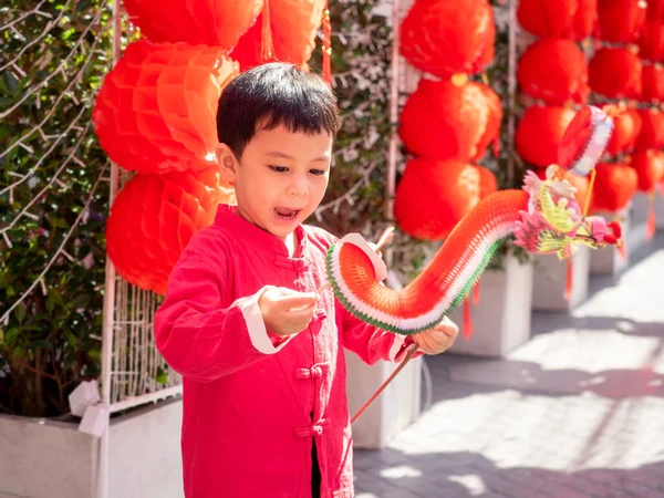 Bambino Felice Abito Tradizionale Rosso Fronte All Evento Cinese Capodanno — Foto Stock