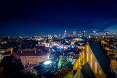 Varşova, Polonya. Şehrin havadan görünüşü - Royal Square 'de Polexit' e karşı tezahür