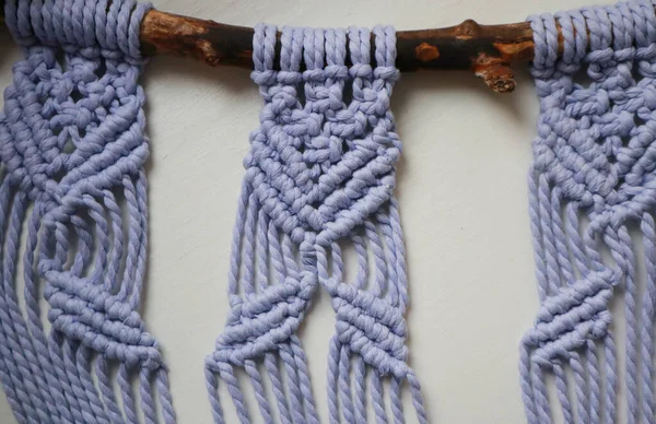 Açık arkaplanda şirin makrome tüyü