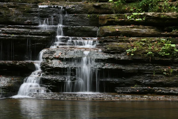 Водопад в Государственном парке Кэмп-Крик, Западная Вирджиния — стоковое фото