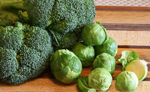 Brotes de brócoli y Bruselas — Foto de Stock