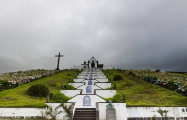 Nossa Senhora da Paz, Sao Miguel, Azores Kilisesi 'ne giden merdivenler.