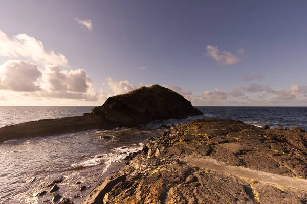 Eiland Ilheu de Rosto de Cao in de ochtend, eiland Sao Miguel, Azoren — Stockfoto