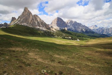 Nuvolau ve Averau dağlarıyla Dolomitler
